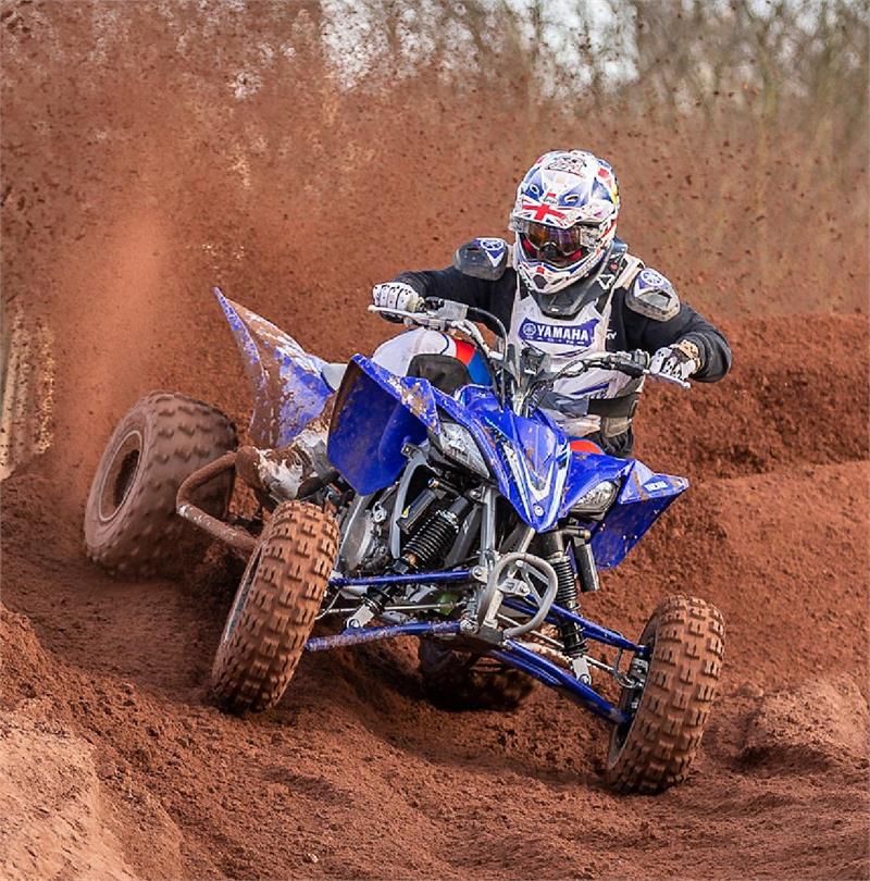 Oli Sansom training on std Yamaha